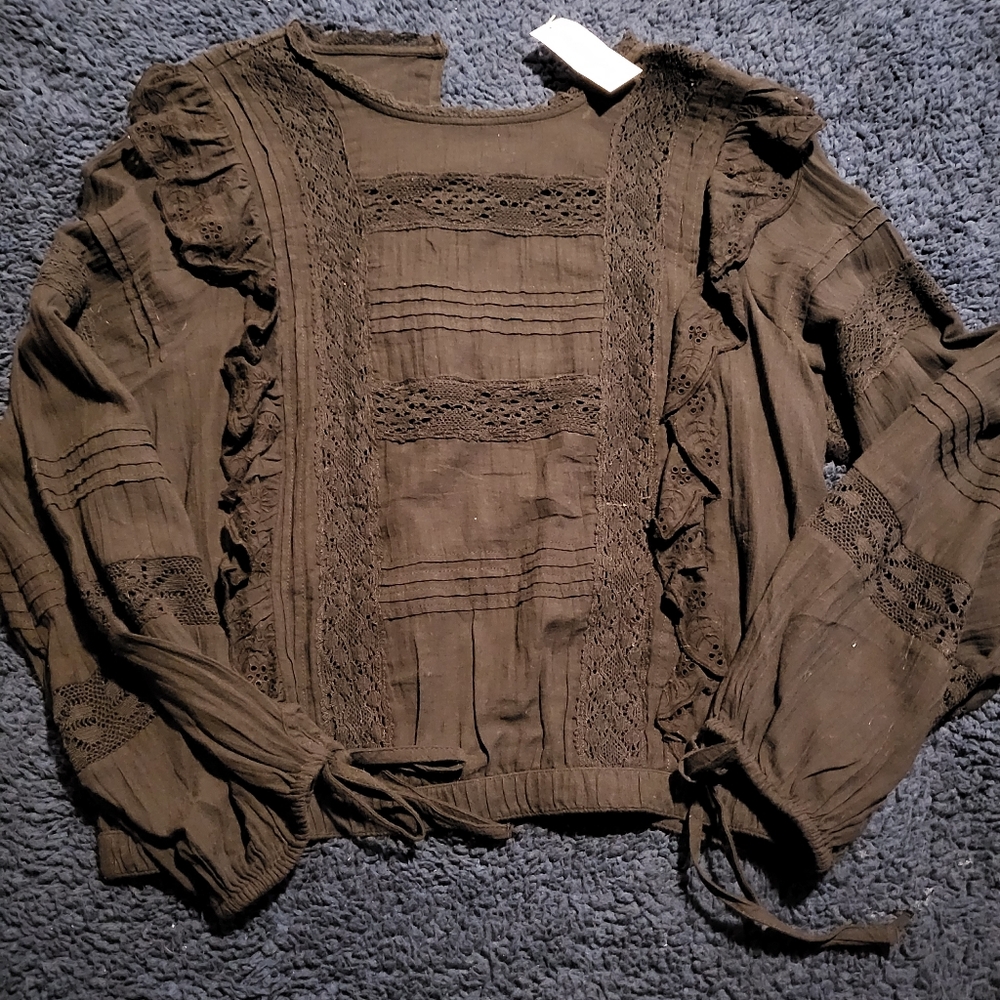 Brand new AE top.